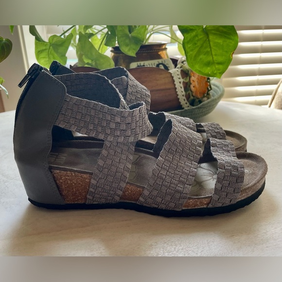 Muk Luks sandals - Picture 2 of 8